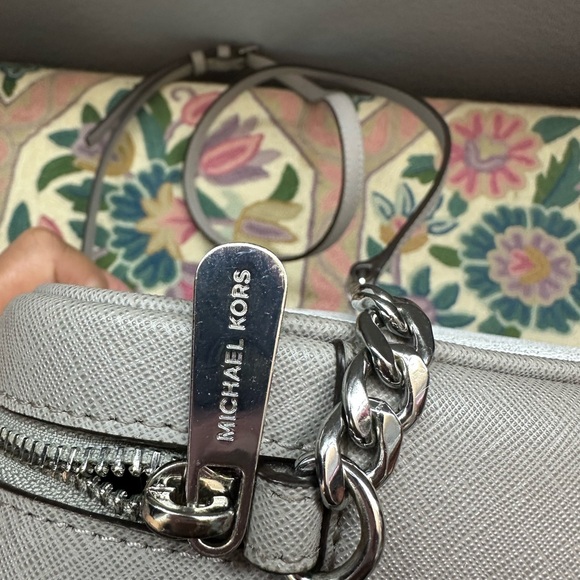 AUTHENTIC MICHAEL KORS CROSSBODY BAG. - Picture 8 of 8